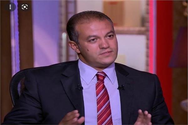 عادل عمران المستشار القانوني لوزارة الهجرة