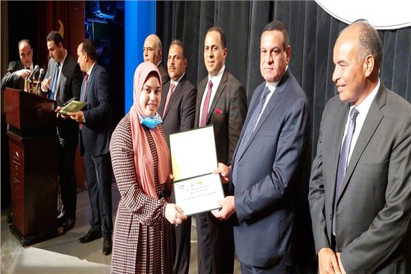 محافظ البحيرة يكرم أوائل الشهادات العامة