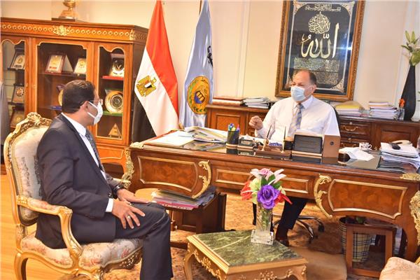 محافظ أسيوط يلتقي وكيل الشباب والرياضة
