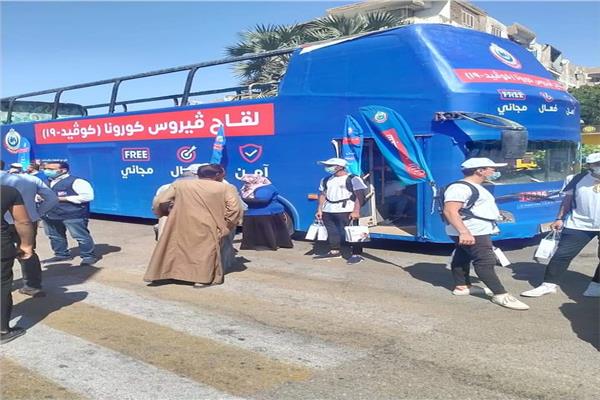فرق التواصل المجتمعي تجوب شوارع قنا