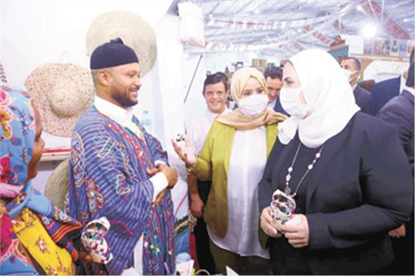 القباج خلال افتتاح المعرض  رعاية السيدة انتصار السيسى 