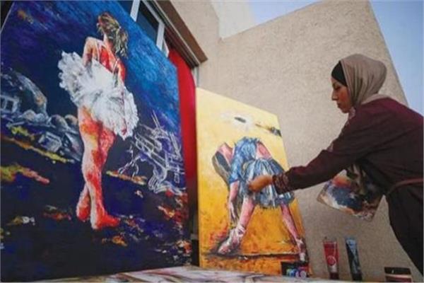 راقصات باليه مكبلات بأسلاك شائكة