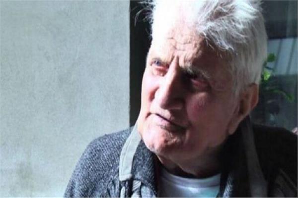 عودة عجوز الى منزله بنفس الملابس بعد اختفاء 30 عاما 