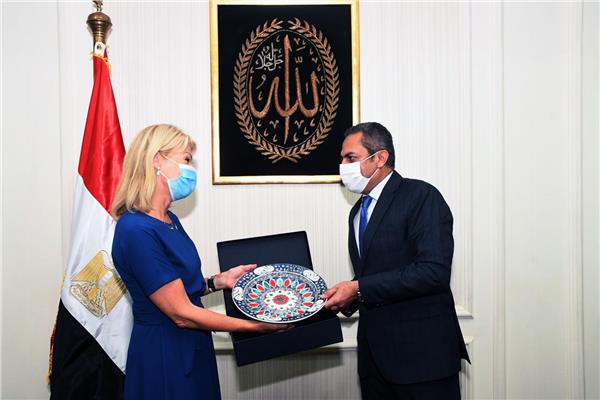 المهندس خالد عباس، نائب وزير الإسكان و آنا هالبيرج، وزيرة التجارة السويدية