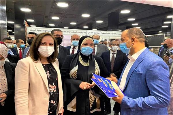  نيفين جامع وزيرة التجارة والصناعة والمهندسة مها العلي وزيرة الصناعة والتجارة والتموين الأردنية 