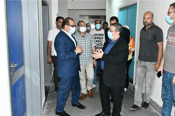 رئيس جامعة القناة يتابع آخر التجهيزات بالعمليات الكبرى بالمستشفى الجامعي  