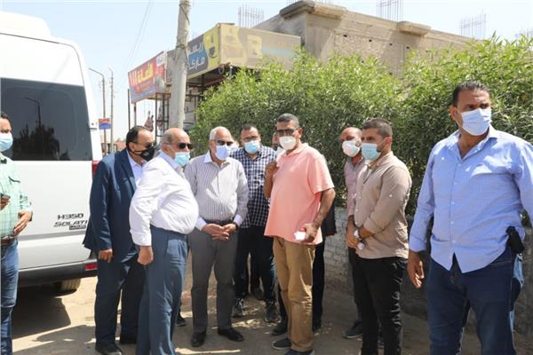 محافظ الجيزة يتفقد أعمال رصف طريق المنصورية بدءا من منطقة كفر غطاطي