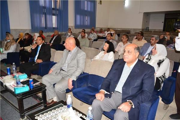 محافظ سوهاج يترأس اجتماع المجلس الاقتصادي لبرنامج التنمية المحلية بصعيد مصر
