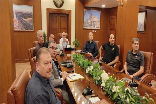عادل الغضبان ،محافظ بورسعيد - ممثلي شركة لامبورجيني الايطالية 