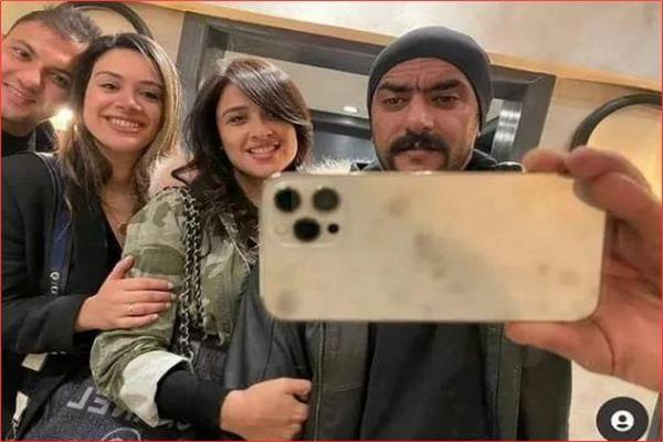 ياسمين عبد العزيز بصحبة زوجها أحمد العوضي
