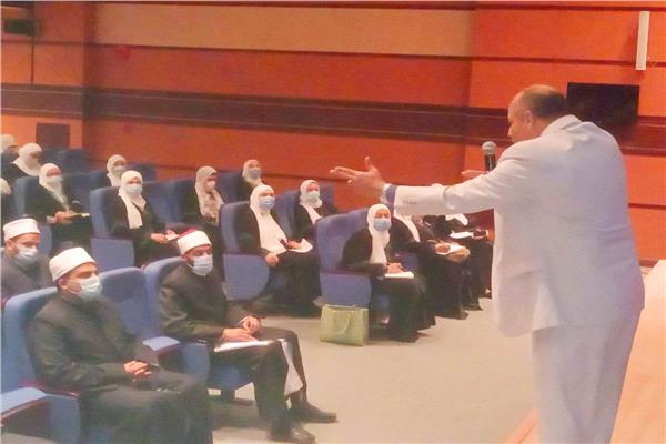 فاعليات الدورة التثقيفية الثانية المتخصصة للأئمة والواعظات في الدراسات الاستراتيجية 