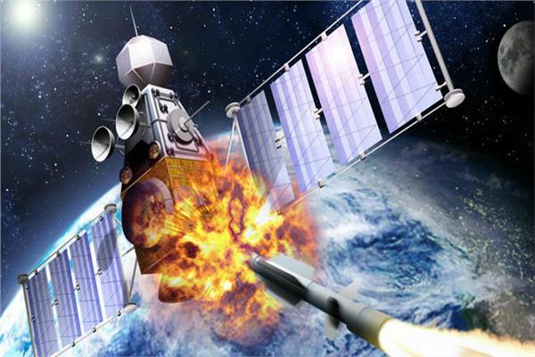 ضرب الأقمار الصناعية في الفضاء