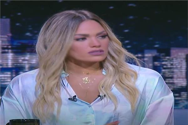 الفنانة عبيدة أمير