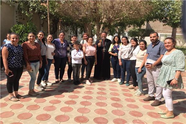  الأنبا بشارة يلتقي بمشرفي التنمية بأبو قرقاص البلد