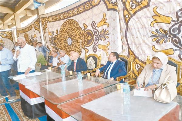 جانب من أحد مزادات وزارة قطاع الأعمال لبيع القطن