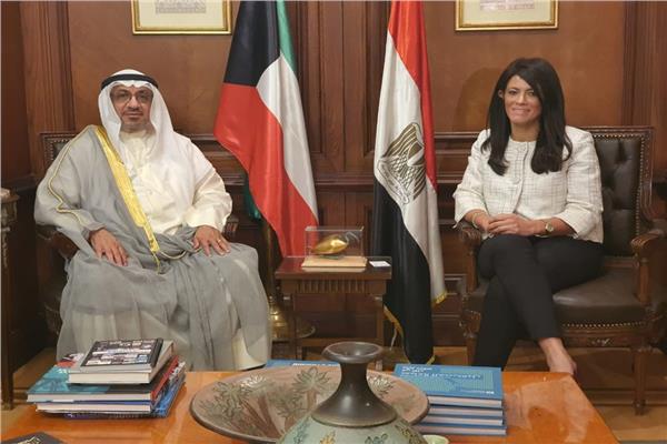 وزيرة التعاون الدولي رانيا المشاط و مروان عبد الله الغانم مدير عام الصندوق الكويتي للتنمية
