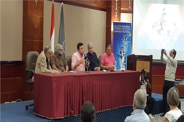ندوة المخرج عمر عبد العزيز