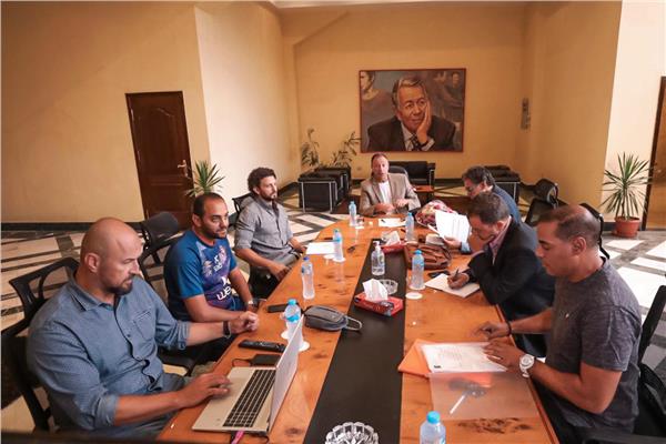 الخطيب يعقد اجتماعات تحضيرية لممثلي شركة الكرة