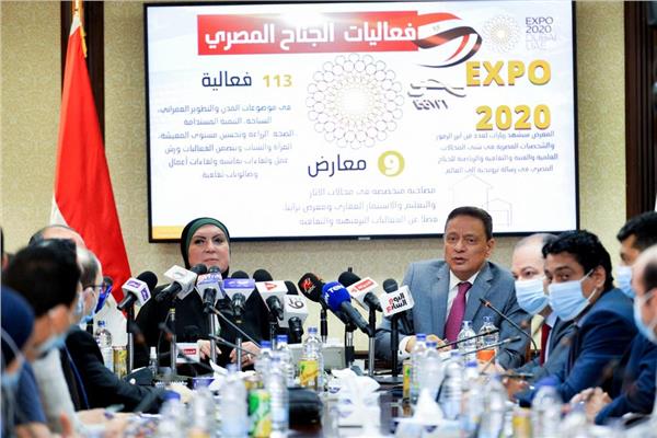 نفين جامع وكرم جبر خلال الجلسة