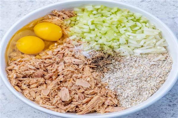  فطائر التونة بالكرفس