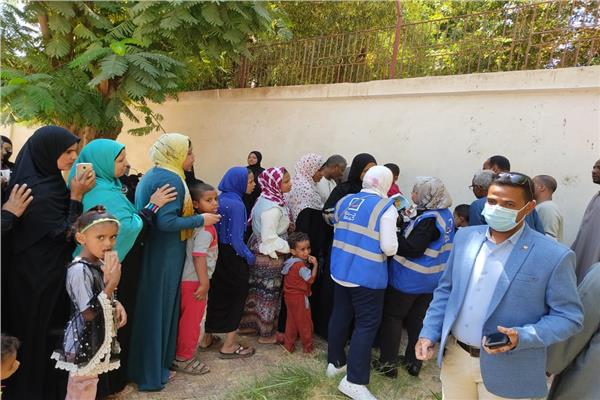 جامعة أسوان تنظم قافلة طبية 
