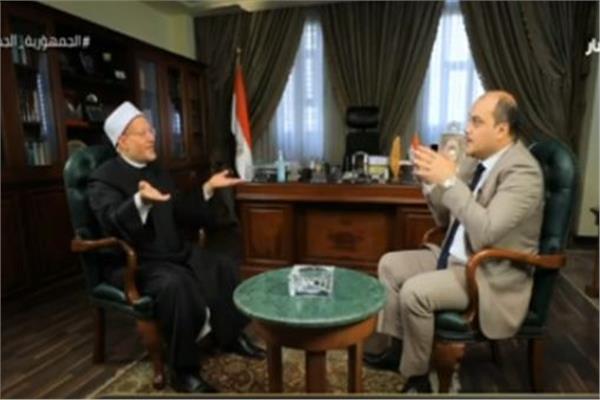 الدكتور شوقي علام خلال حواره مع الدكتور محمد الباز