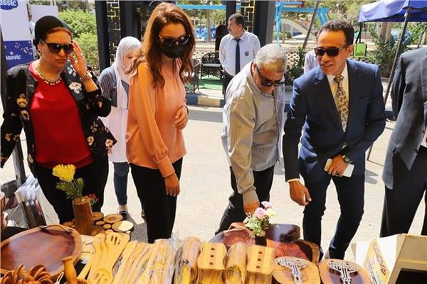 معرضا للحرف اليدوية ومنتجات الشباب بمحافظة الجيزة