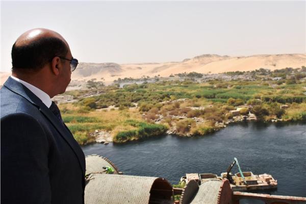 محافظ أسوان