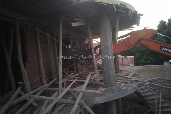 الجيزة تزيل فيلا وتعديات خلال الموجه 18 لإزالة التعديات