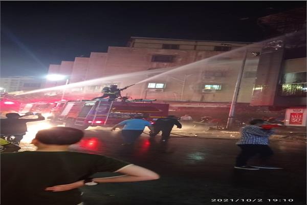 السيطرة على حريق نشب داخل مول شهير للملابس الجاهزة بدمنهور 
