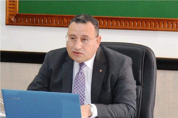 الدكتور عبد العزيز قنصوه رئيس جامعة الإسكندرية