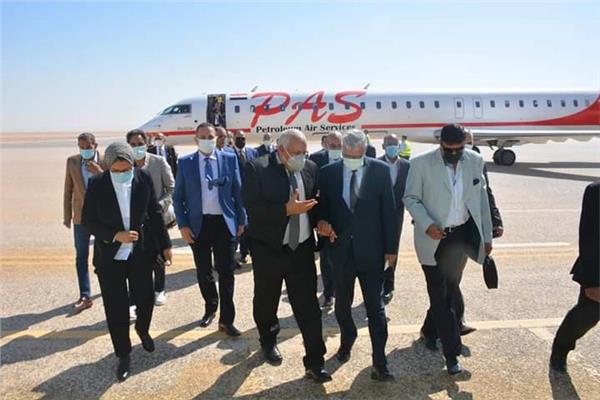 محافظ الوادي الجديد يستقبل ضيوف المحافظة