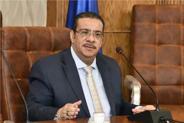 الدكتور أحمد زكي رئيس جامعة قناة السويس