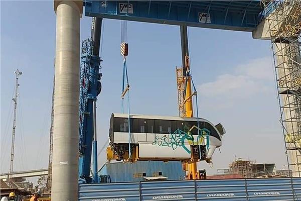 بدء تركيب عربات المونوريل على السكة الخاص بخط العاصمة الإدارية 