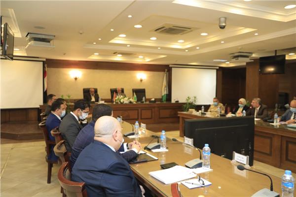  محافظ الجيزة يلتقي بمديري الإدارات التعليمية  لإستقبال العام الدراسي الجديد