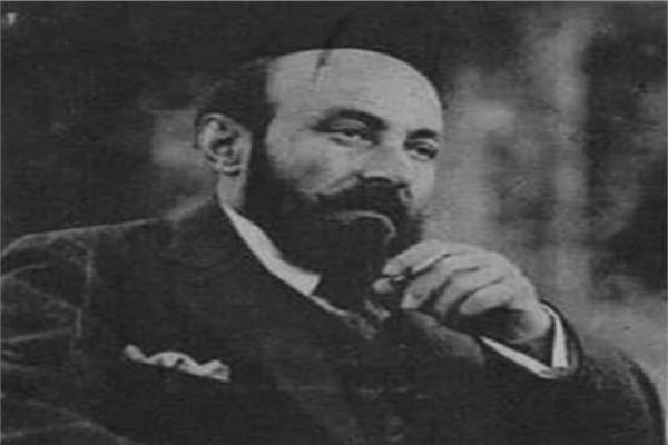أول مخرج مسرحي متخصص عرفته مصر هو الفنان القدير الراحل «عزيز عيد»