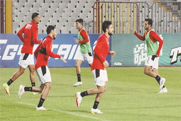 معسكر المنتخب يكتمل بوصول محمد صلاح
