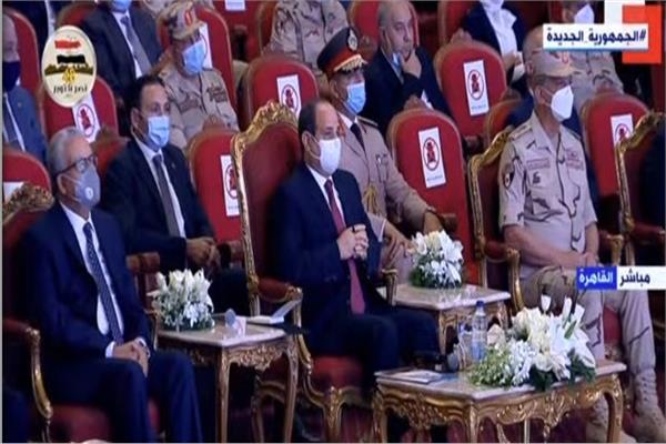 السيسي يشهد فيلم تسجيليا في الندوة التثقيفية للقوات المسلحة الـ34