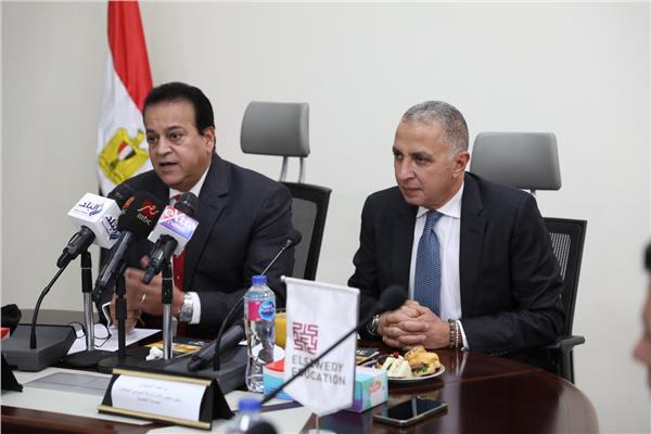 د. خالد عبد الغفار مع المهندس/ أحمد السويدي