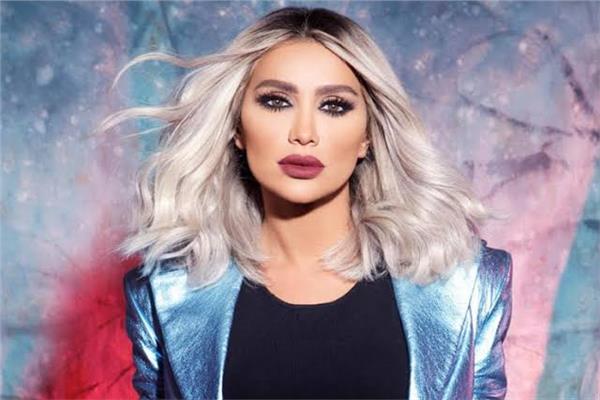 الفنانة مايا دياب