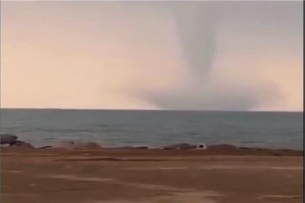 الاعاصير القمعية علي شواطئ جازان 