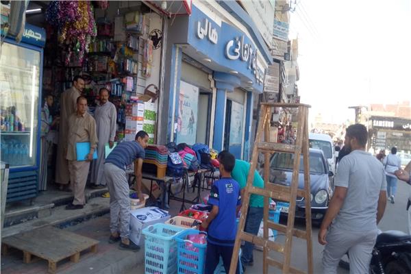 سرور يقود حمله لرفع وإزالة الاشغالات بأشمون ..صور