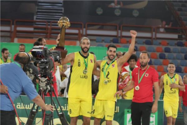 سيف سمير لاعب الفريق الأول لكرة السلة بالنادي الأهلي