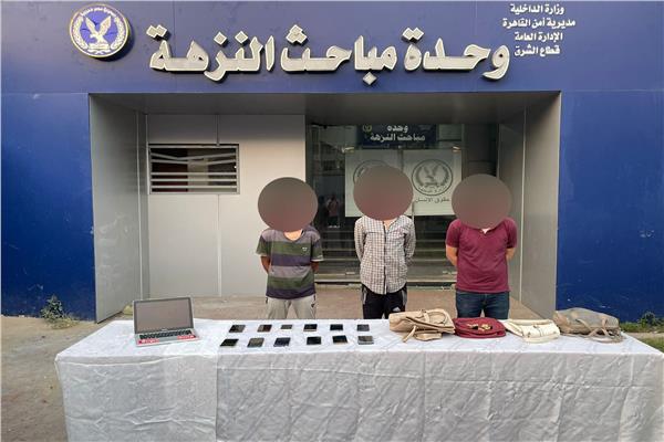 المتهمين وبحوزتهم المضبوطات