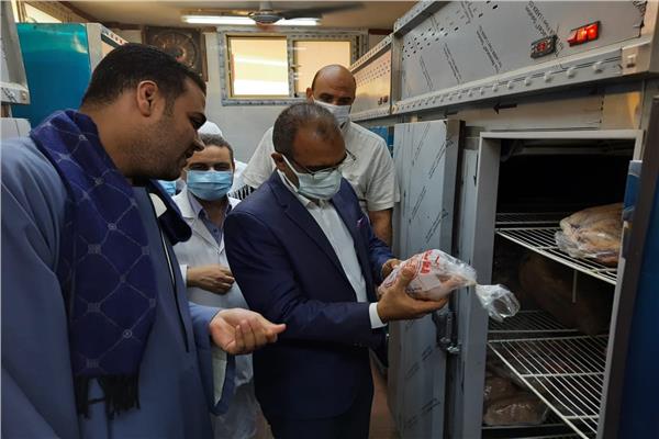 محافظ أسيوط يوجه قيادات المحافظة بمتابعة سير العمل بالقطاع الصحي