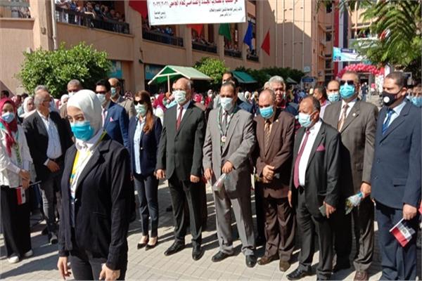  رئيس جامعة بنها يتفقد الدراسة بكليتي التجارة والآداب 