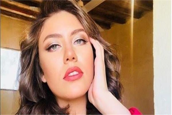 الفنانة رحمة حسن