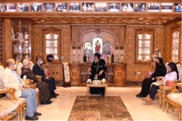 البابا تواضروس خلال إستقباله ثلاثة سفراء جدد