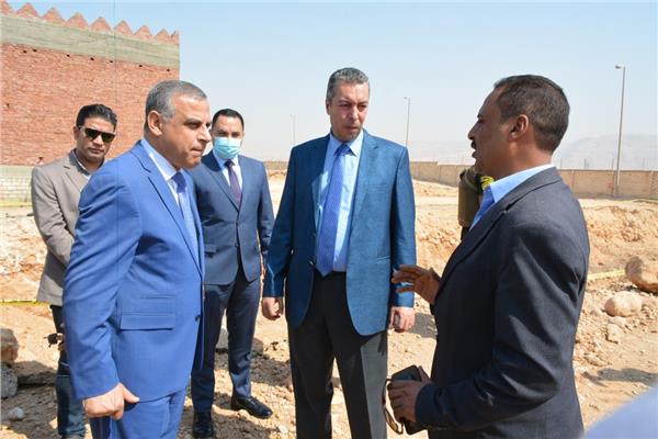محافظ سوهاج يتفقد أعمال تطوير جبانات أخميم الجديدة بحى الكوثر