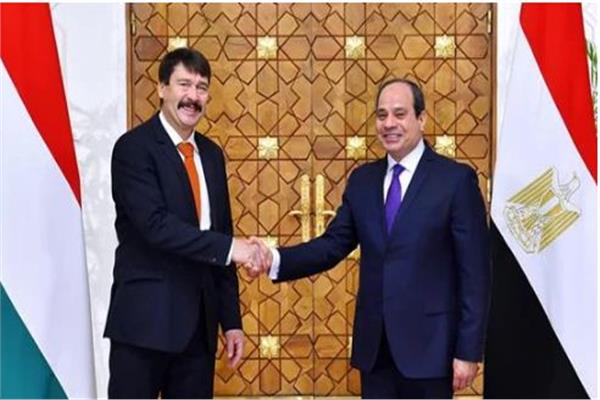 الرئيس السيسي مع الرئيس المجري